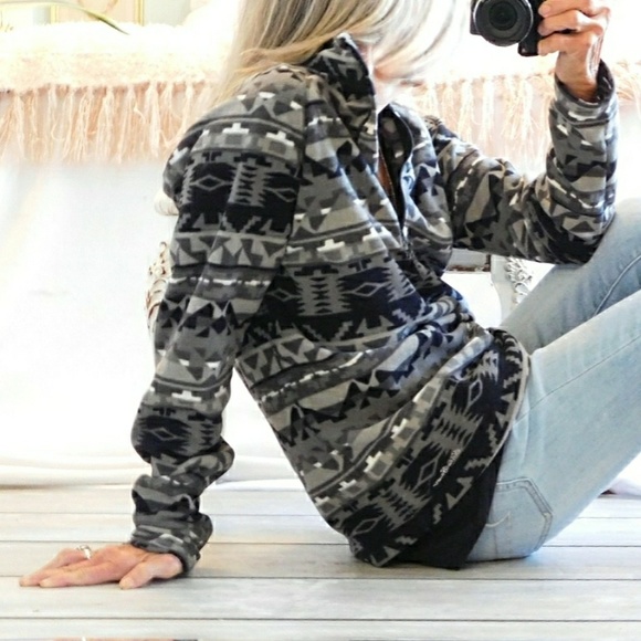 Eddie Bauer Tops - EDDIE BAUER WOMENS NAVAJO HALF ZIP PULLOVER